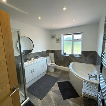 Avon Dhu 6 Bedroom Luxury Retreat *