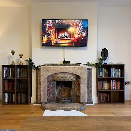 Avon Dhu 6 Bedroom Villa *